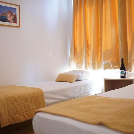 Hotel Sissy Kaména Vúrla Kültér fotó